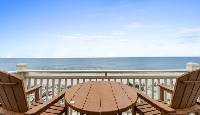 Beachfront 6-bedroom pet friendly home