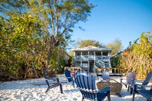 Beachfront Estate Treasure Island Paradise 6BD 3BA with Observation Deck