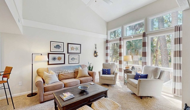 Beautiful home with natural light, lagoon views - Community Hot tub & Pool