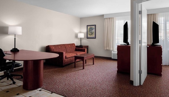 Better Choice for your Vacation! 4 Family Suites w/Free Breakfast and Parking
