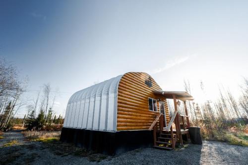 Big Lake Cozy Cub Cabin with Dedicated Hot Tub & Sauna