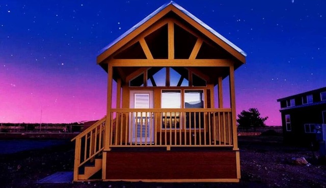 Brand-New Luxury Tiny Home Retreat with Loft & Stargazing Deck in Williams, Arizona
