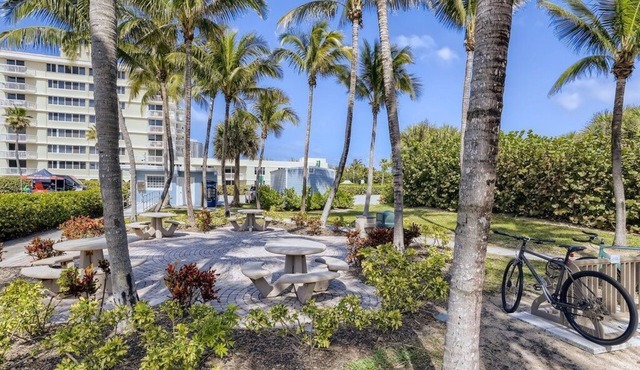 🏖 Breathtaking 1 Bedroom ~ Prime Singer Island 🏖