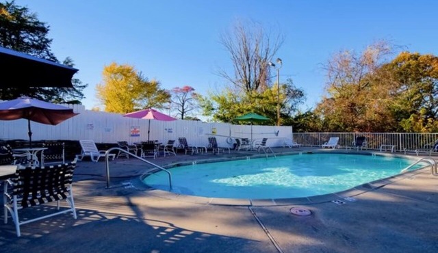 Budget Retreat Near Culture, History & Outdoor Beauty l 2 Relaxing Rooms