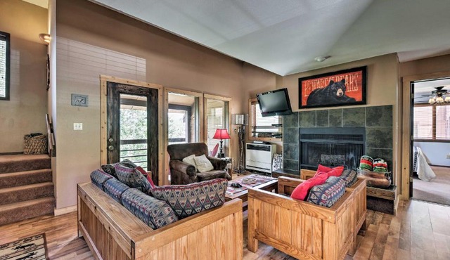 Cabin-Style Condo w/Deck Near Angel Fire Resort