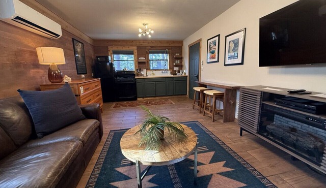 Camphouse with Hot Tub, Kitchen, King, Pullout