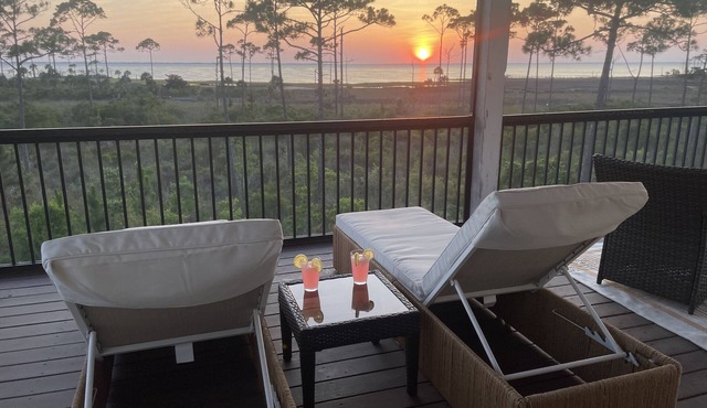 Captivating Bay Front home with stunning sunsets New dock/kayak launch in 2025!