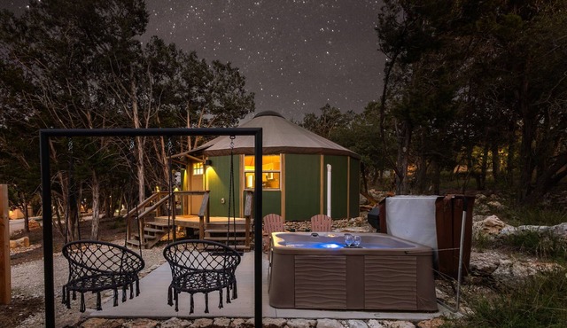 Cedar Modern Yurt‑Cabin w/Hot Tub + Swings Sleeps 4