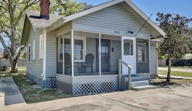 Charming 2-bedroom house in terrific Sanford with WiFi, AC