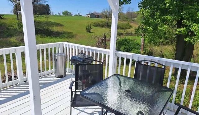 Charming 3-bedroom 2 bathroom Harrison Cottage with AC