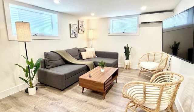 Charming Large Studio, Spotless, Private, W+D