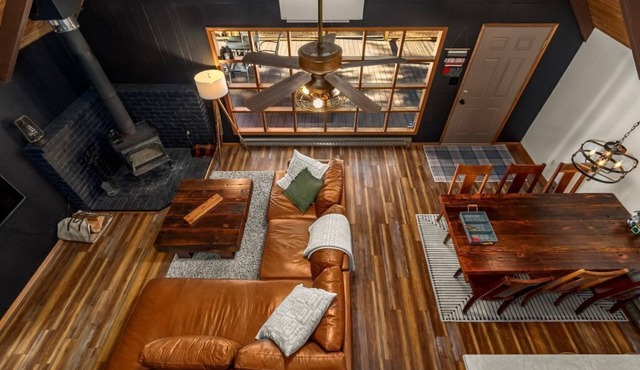 Charming, rustic cabin on the golf course