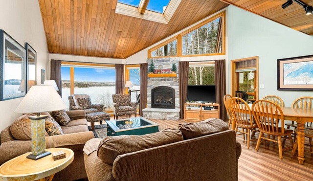 Charming waterfront Lakehome