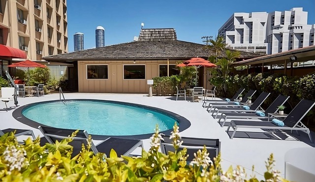City View Two Queens, 4 Family-Friendly Units, Tranquil Koi Ponds, Sun Deck View