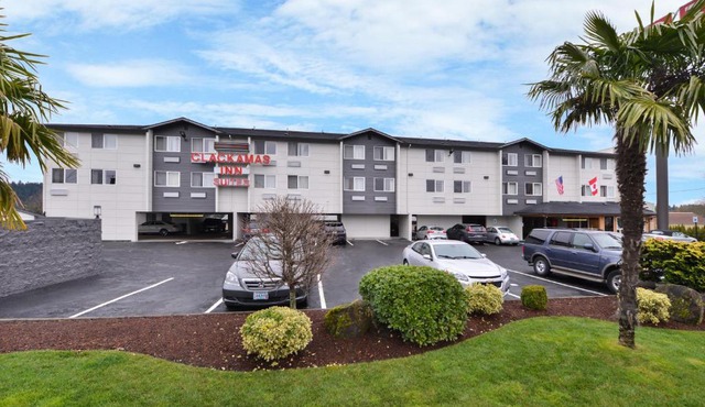 Clackamas Inn and Suites