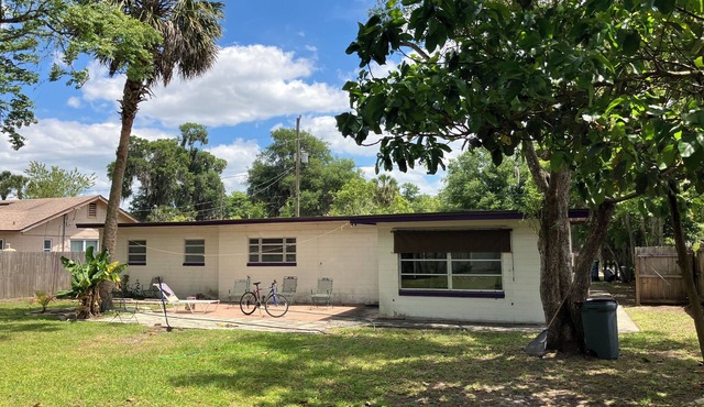 Classic Florida 2-bedroom house with AC in quaint DeLand