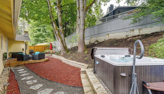 Close to Light Rail! Sammamish Home w/ Hot Tub
