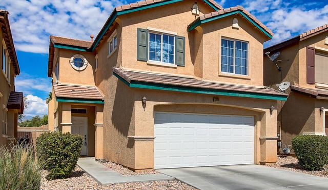 Comfortable 3 Bedroom 2.5 Bath Family Home in North Las Vegas