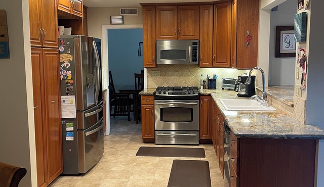 Comfortable 3 bedroom 2.5 bathroom home in Newbury Park California