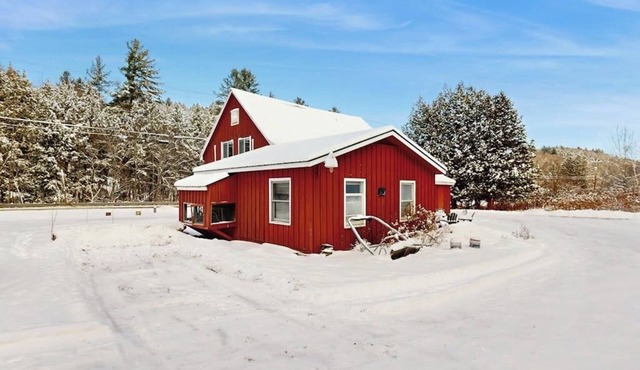 Comfortable condo w/mountain & ski views, central a/c, shared patio & BBQ