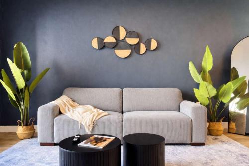 Contemporary Getaway Near Disneyland with Pool & GYM