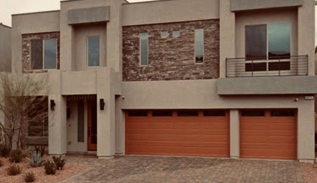 Contemporary home, 3952SF of living space, open floorplan w/pool on a cul-de-sac