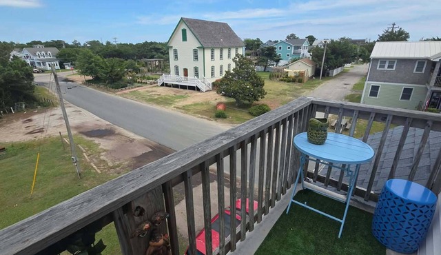 CR48: Never Neverland: A Dog-Friendly Eclectic Condo