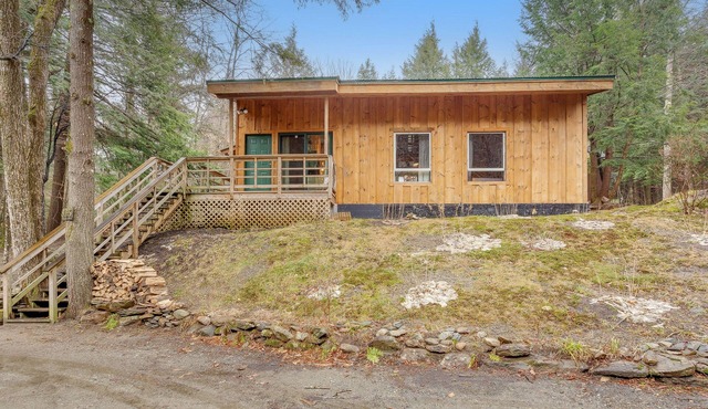 Dog-friendly cabin in the woods with firepit - ski & golf at nearby mountains