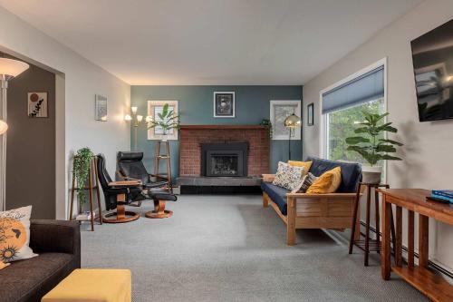 Downtown Anchorage Gem - 3 Bedroom with Hot Tub
