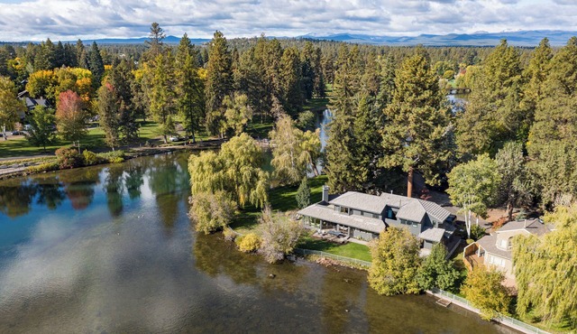 Downtown Bend Waterfront Escape
