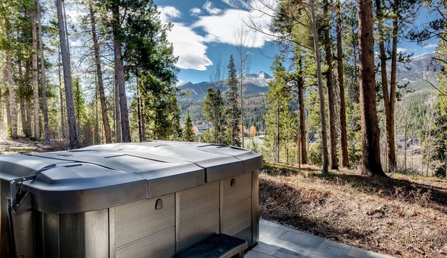 Dyer Trail Long Stay: Spacious Home w/Mountain Views