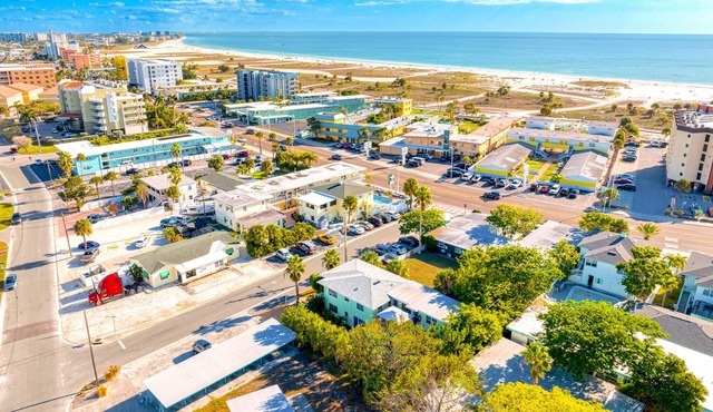 easy access to beach, large family retreat, huge outdoor area