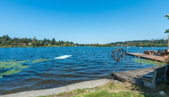 Edmonds lakefront home near Seattle