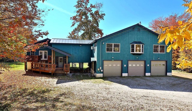 Enchanting Mountain Cabin Escape with Hot-Tub with Sensational Views of the Rolling Landscapes of Killington, Vermont