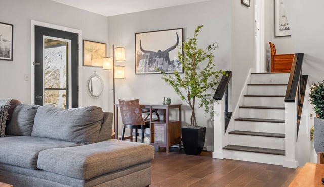 Exquisite Londonderry Home minutes to 3 Ski Mountains
