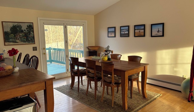Fantastic 2-bedroom house 15 minutes from Burlington/UVM.