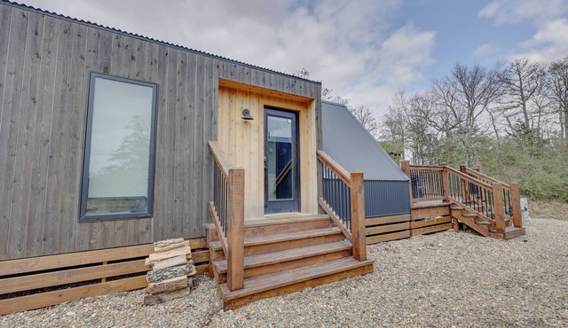 Farrel (Trout) Modern Tiny Cabin - The Alps of Hochatown
