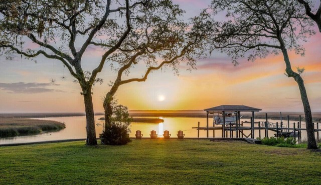 Florida Riverfront Sunrise | Fish, Boat, Unwind