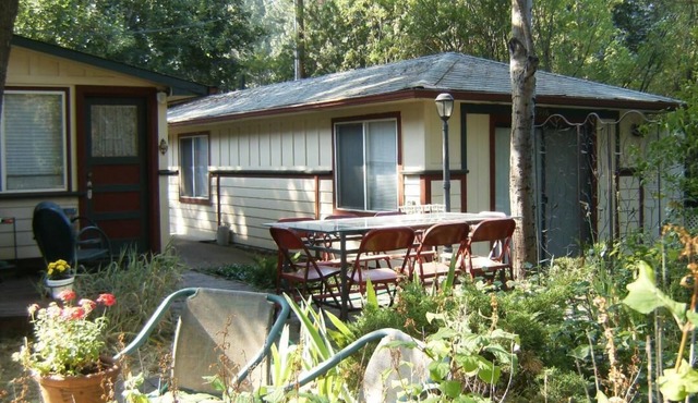 Freestanding studio guesthouse