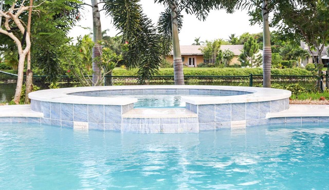 Fun Fishing & Kayaking-Private Home On Canal-Relaxing W/Pool & Spa-WiFi-Near All
