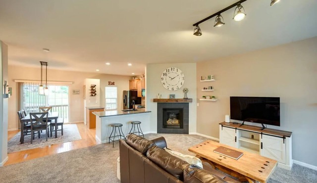 Furnished 4BR Townhome in Monument-Executive, Medical & Military Housing