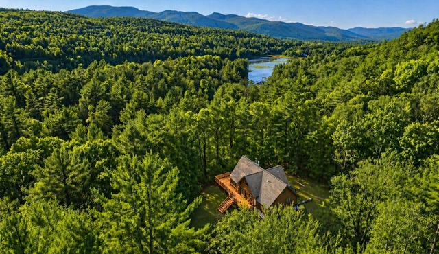 Gather in 5BR Lodge with Epic View, AC, Near Lakes