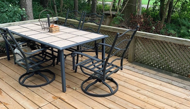 Golfing alongside a cozy cabin in Inner city park WiFi & small luxury amenities in Brampton