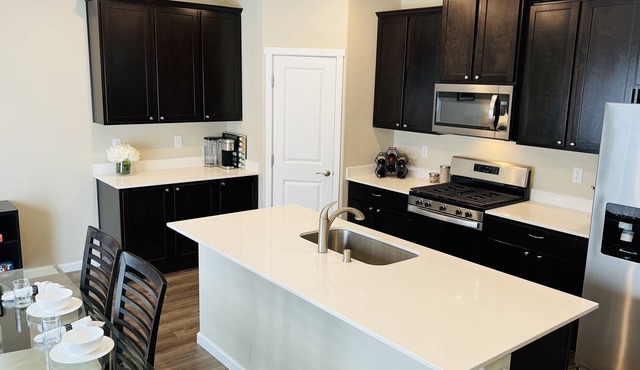 Gorgeous 5-bedroom, 2 1/2 -bath for your extended stay in Bremerton WA!