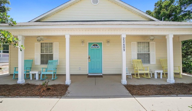 Great Summer Rates Available! Book Now! Short Walk to Beach!