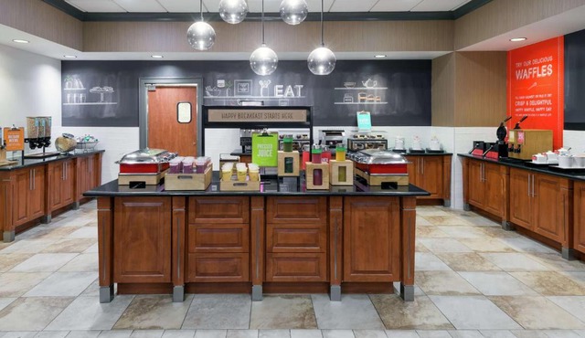 Hampton Inn & Suites Orlando Airport at Gateway Village