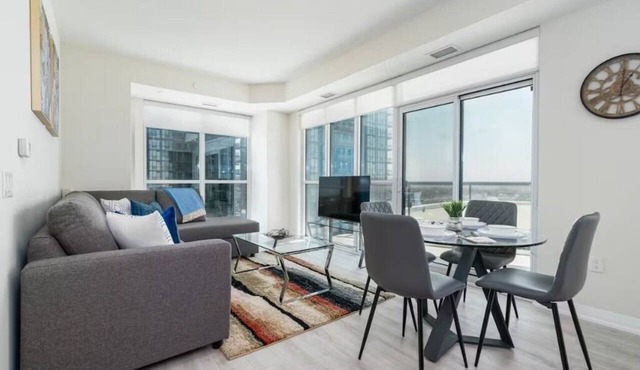 Harbourfront 2BR Toronto Suite Near Union Station in Toronto