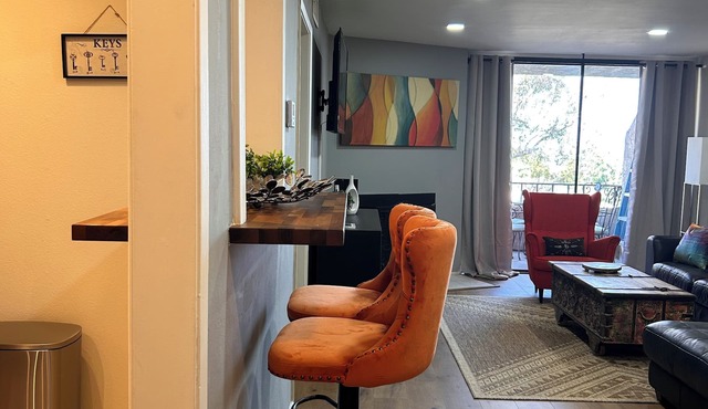 Hillside + View+ First Level + Pool + Remodeled! Close to USC Keck & Attractions