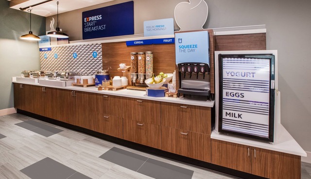 Holiday Inn Express & Suites Springdale Fayetteville Area by IHG