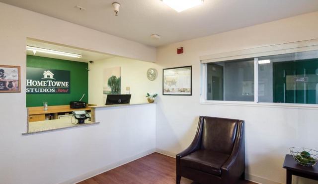HomeTowne Studios by Red Roof Denver - Thornton